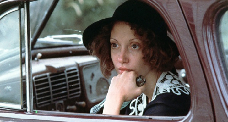 Shelley looking out a car window on the set of Thieves Like Us (1974)