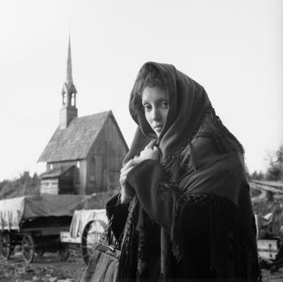 Black and white photo of Shelley Duvall on the set of McCabe and Mrs. Miller (1971)